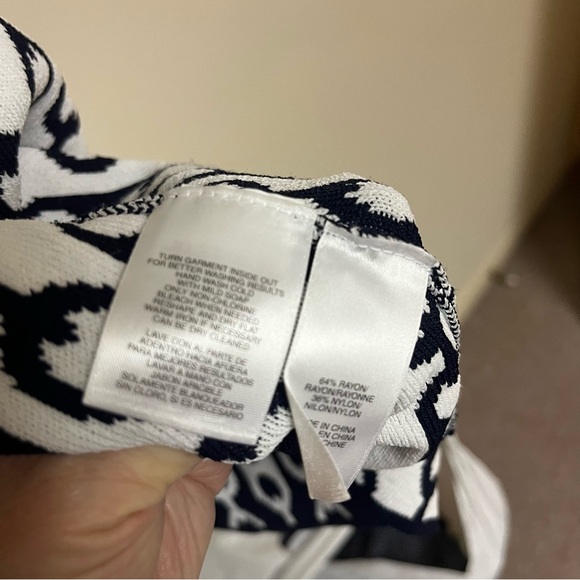 Designer most desirable jacket for women, fancy,  comfortable. Easy maintenance - Picture 5 of 5